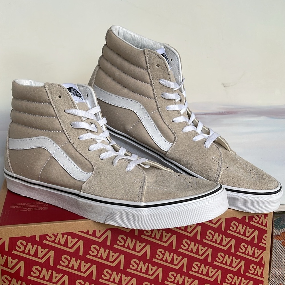 Vans Men’s Sk8-Hi
Color Theory French Oak
VN0005U9BLL
Sneakers - Picture 4 of 16